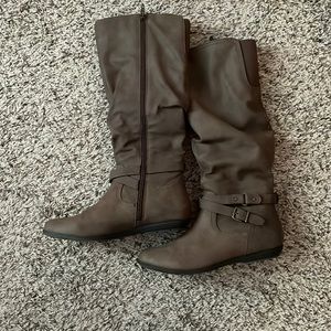 Tan Women’s boots, size 6.5
